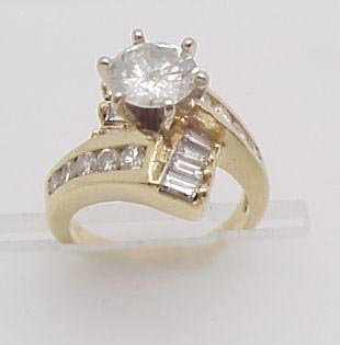 Lady's Diamond Ring 1.5 ct center stone - 3