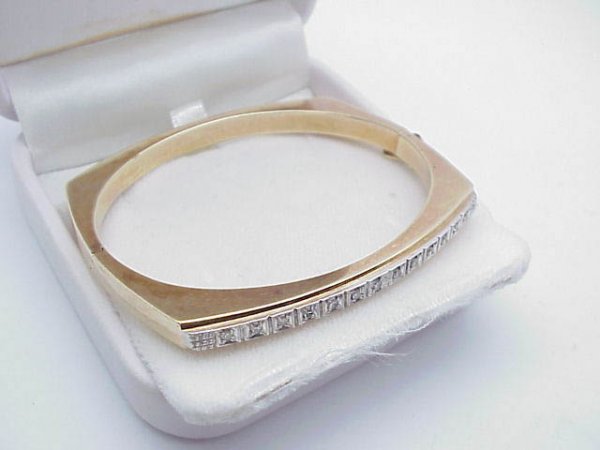 Diamond Bangle Bracelet, 14kt