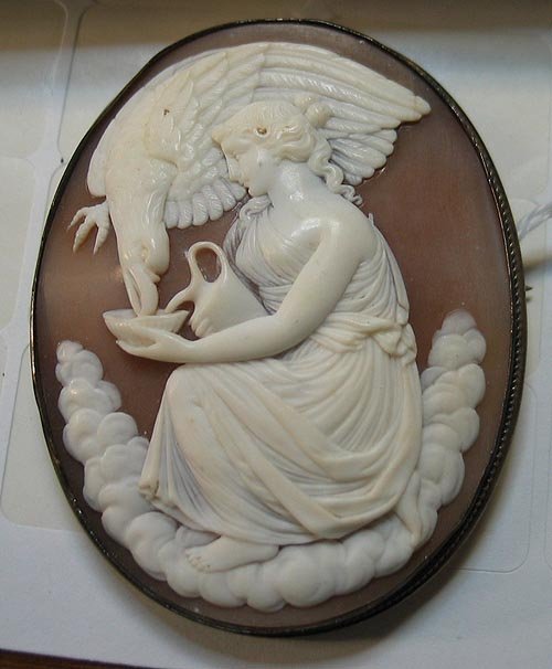Vintage Well Carved Cameo Pin