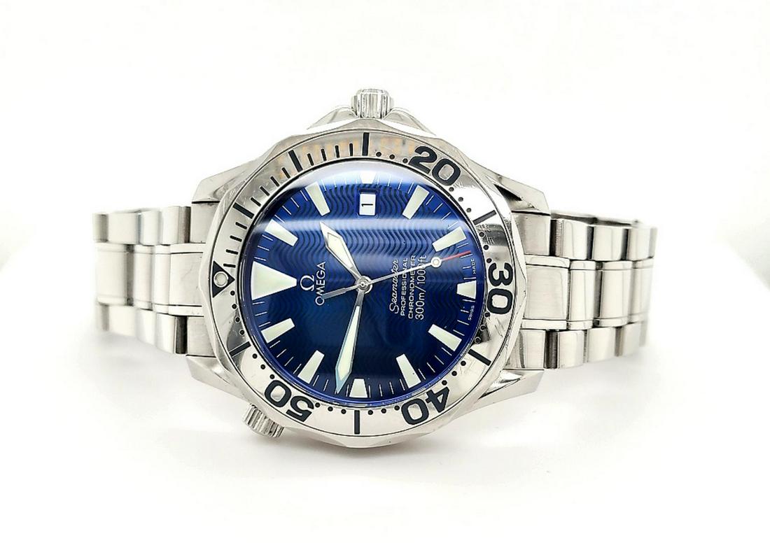 Stainless steel Omega Seamaster automatic watch: Men's stainless steel Omega Seamaster automatic watch, ref. # 2255.80.00, featuring an automatic movement, blue wave dial with stick markers, sapphire crystal and rotating stainless bezel. Comes with 