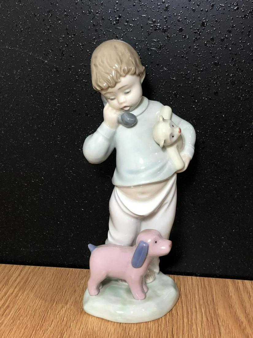 Sleepy Boy On Phone w/Puppets Nao Lladro #1044: Sleepy Boy On Phone w/Puppets Nao Lladro #1044, No box. No flaws noted, glaze is excellent. No box. There appears to be old masking tape residue on the bottom. Measures 7.5-inches in height.
