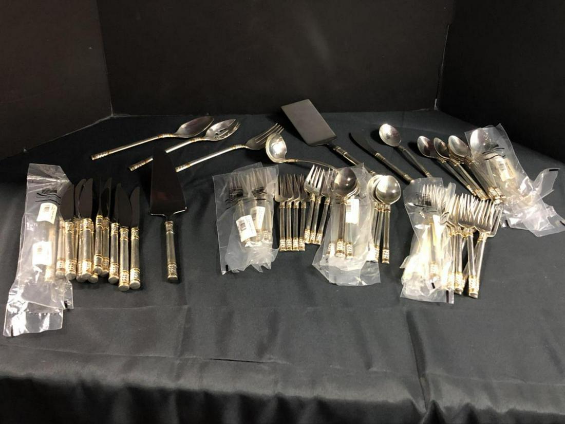 Wallace Silversmiths Sterling Silver Flatware: Wallace Silversmiths Sterling Silver Flatware. Total of 68 pieces of flatware. Consists of 12 dinner knives. 1 butter knife. 1 ladle. 1 Cake spatula. 1 spatula. 1 large serving spoon. 1 large serving