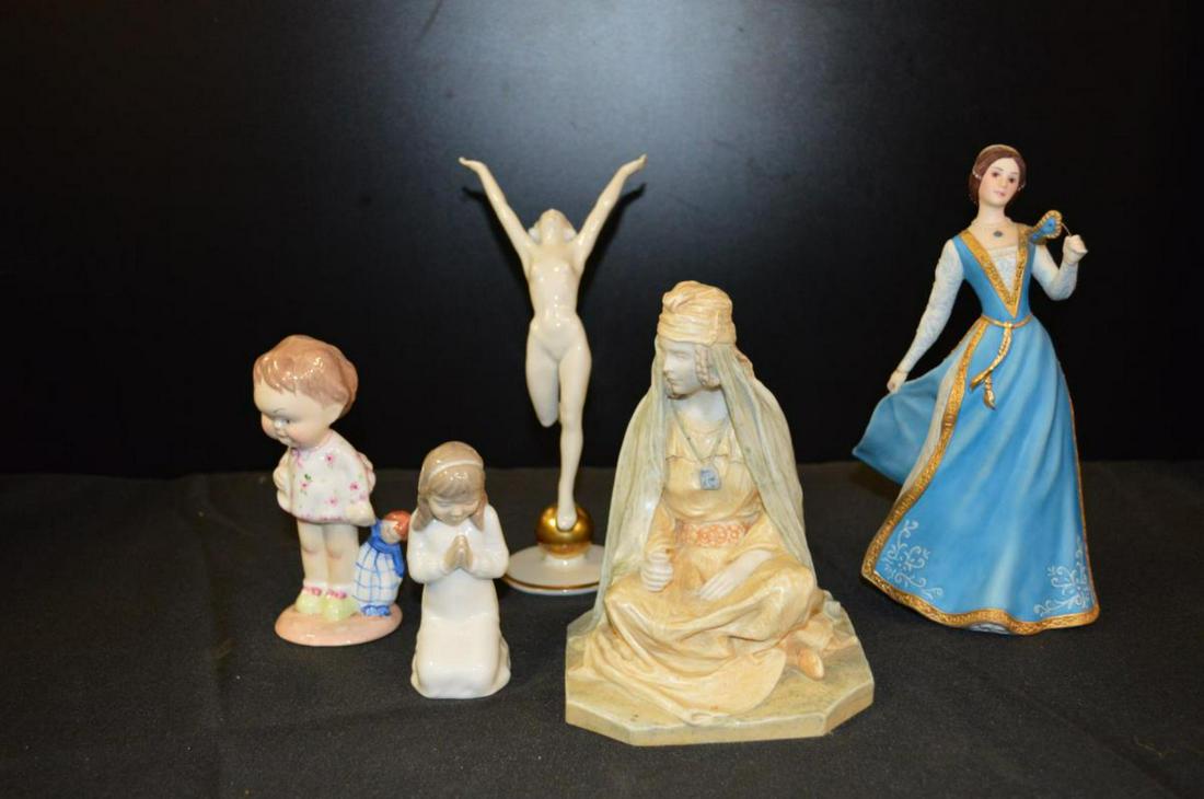 Lot Of Porcelain Figurines: Lot Of Porcelain Figurines. Total of five pieces in the lot. Includes Juliet The legendary Princess Lenox 1989.Stands 8 3/4" tall. The artist of Lenox Princess collection brings life to the legend of 