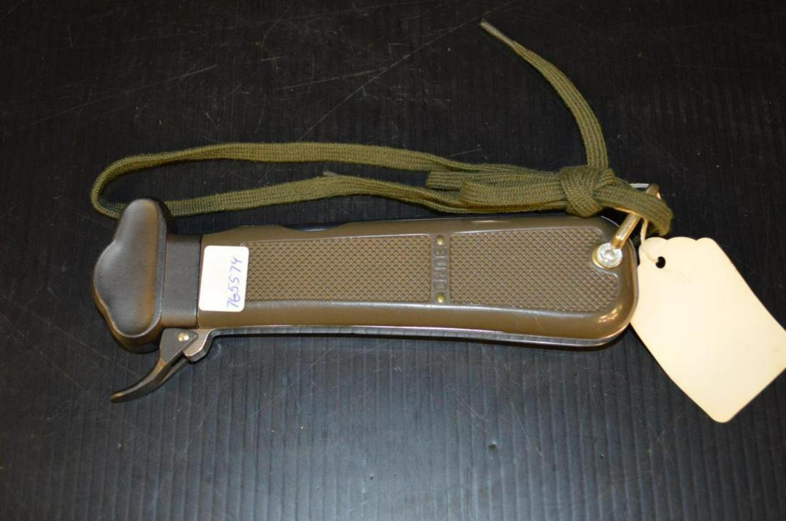 Bund German Paratrooper Gravity Vintage Knife WMF: Bund German paratrooper & special forces gravity knife. This knife shows excellent German military quality with a unique out the front gravity blade with an all weather checkered grip. The blade is ma