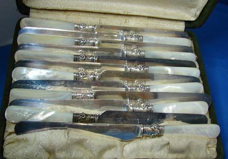 12 Mother of Pearl Knives Sheffield: Vintage set of 12 mother of pearl knives in original case - stamped Sheffield