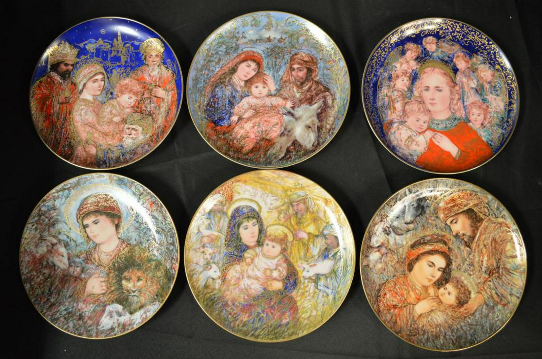 Lot of 6 Edna Hibel Christmas Plates COA's Boxed: Lot of 6 Gorgeous Edna Hibel Christmas Plates All in Original Boxes with COA's & Informational Booklets. These great annual holiday plates from Edwin M. Knowles feature depictions of Hibel's works. Ea