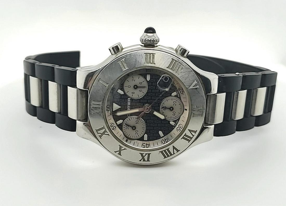 Men's Cartier Must Chronoscaph 21 watch: Men's Cartier Must Chronoscaph 21 watch, ref# 2424, featuring a brushed steel case, stainless and rubber link bracelet with deployment buckle, quartz movement, and black dial with 3 sub-dials. Rubber 