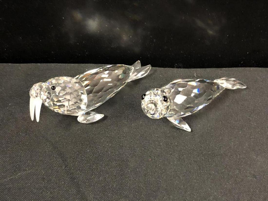 Swarovski Crystal Walrus and Seal: Swarovski Crystal Walrus and Seal. Classic quality collectible figurine for home & office decor. Excellent condition. Made in Austria. No tube or COA, just the figurine.