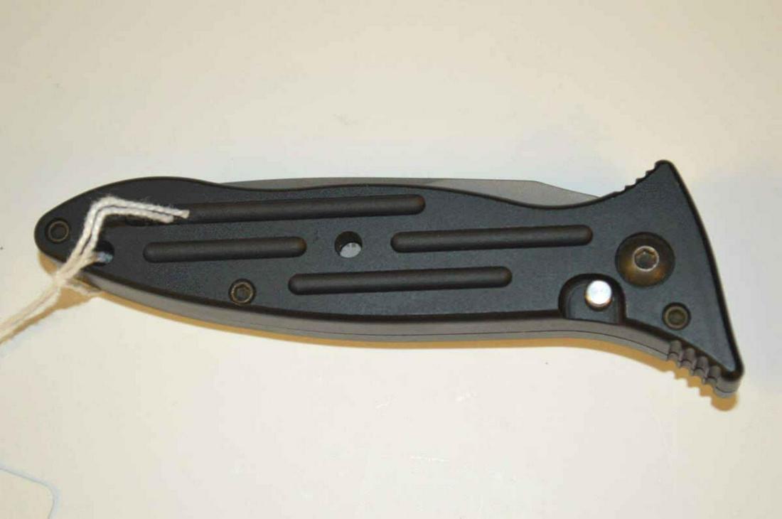 Smith & Wesson U.S. Army Issue Automatic Knife: Smith & Wesson U.S. Army Issue Automatic Knife. New unused condition, never been sharpened. U.S.A. 2 3/4" blade, 6 5/8" overall, 4" closed. Metal handle with removable pocket clip. Push button operati