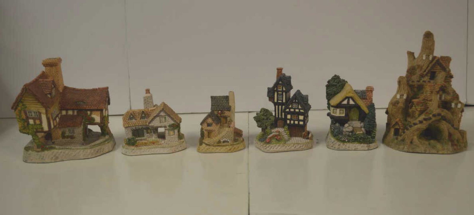 Lot Of David Winter Cottages: Lot Of David Winter Cottages. Total of 6 cottages on the lot. Consists of Sherwood Forest Little John's Riverloft 1995. Collectors Guild The Cobbler Collectors Piece No 7. D1150 The Engine House 1997.