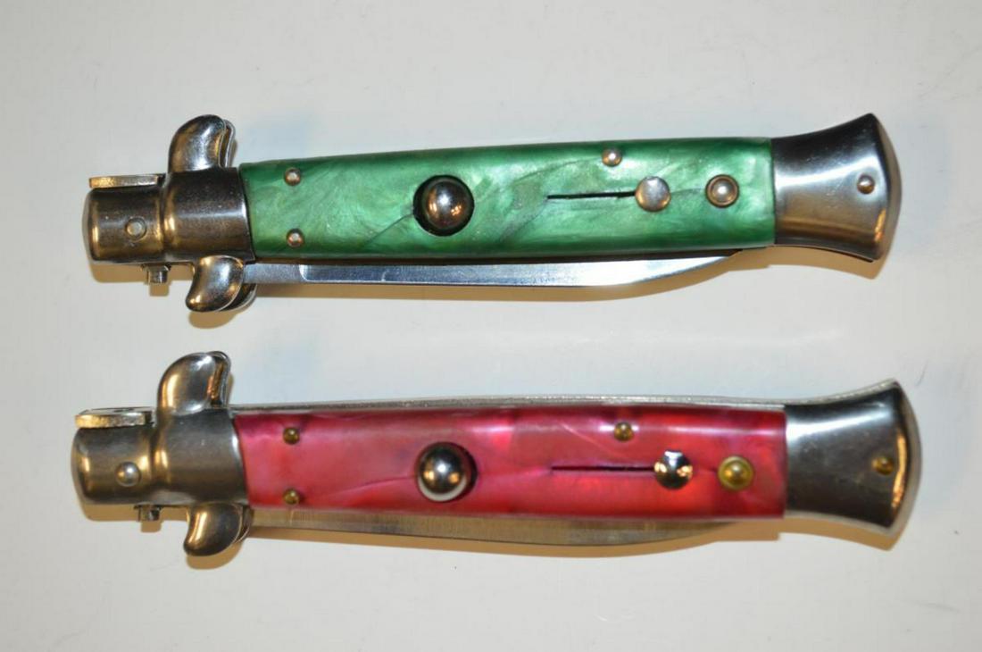 Pair Vintage Rostfrei Switchblade Folding Knives.: Pair of Vintage Rostfrei Switchblade Folding Knives. This great pair of automatic knives are in excellent condition. Each one has a 3 1/4" single edged blade. They have never been sharpened. Mechanica