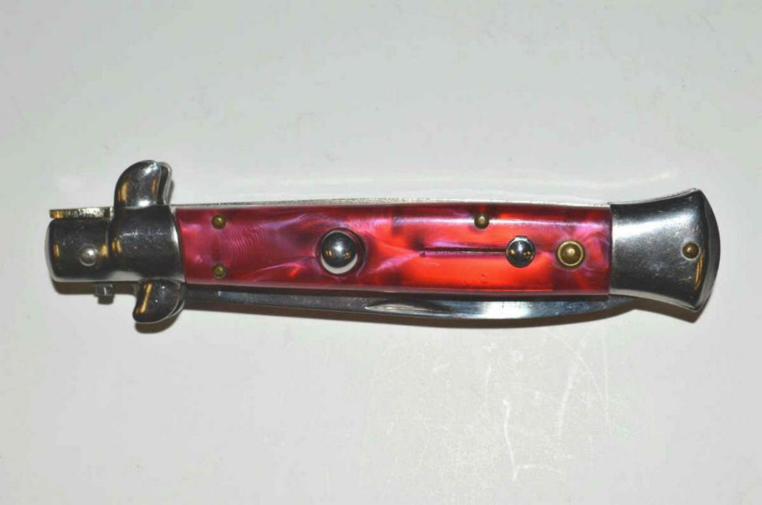 Vintage Soligen Switchblade Folding Knife 440: Vintage Soligen German Switchblade Folding Knife. This great automatic knife is in excellent condition. Marked 440 Stainless Soligen. It features a 3 3/4" single edged blade. It has never been sharpen