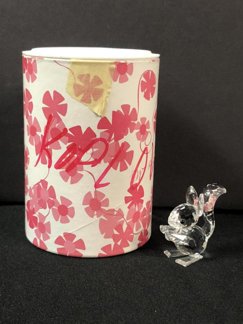 Swarovski Gracy The Squirrel #1041377 w/Tube: Swarovski Gracy The Squirrel #1041377 with original tube. Classic quality collectible figurines for home & office decor. Made in Austria. Excellent condition.