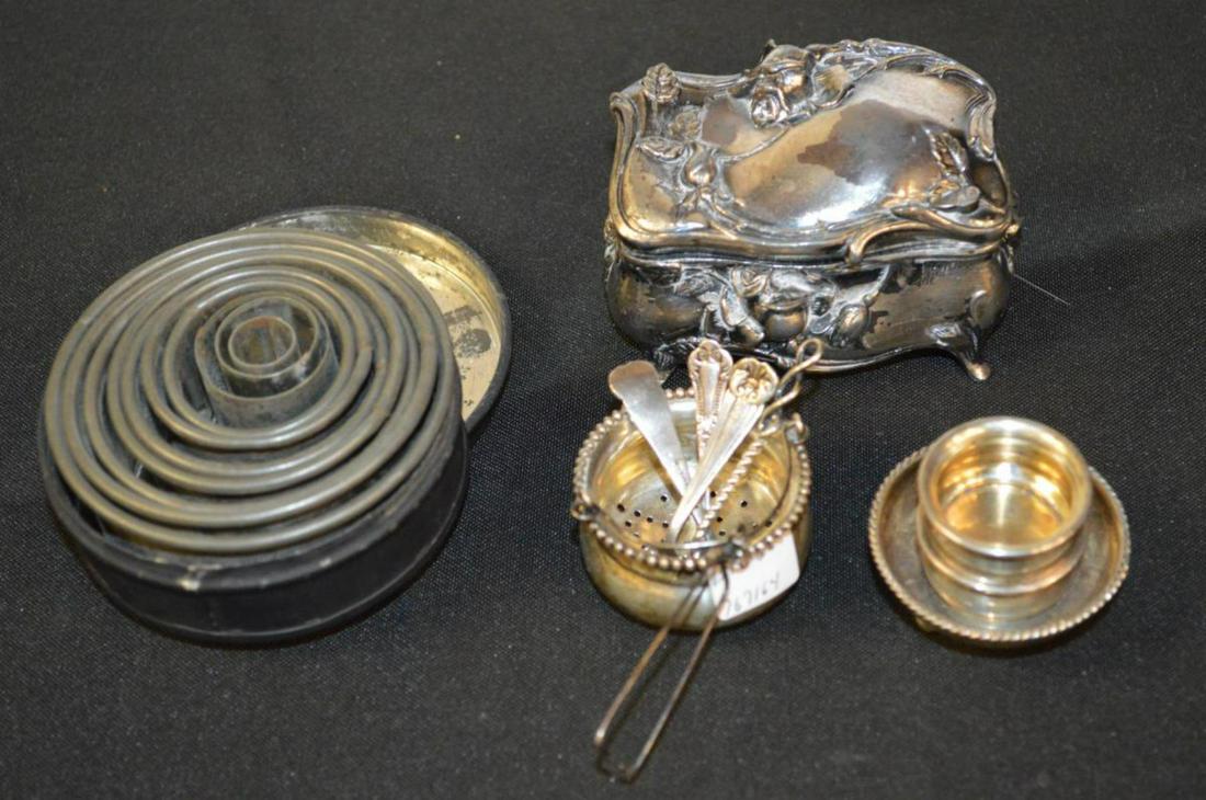Lot of Silver plate and Sterling Miniatures: Lot of Silver plate and Sterling Miniatures, includes silverplate salt spoons, small silver plate trinket box, biscuit cutter, sterling tea strainer, 3 sterling salt dishes. Sterling items weigh 1.5 o