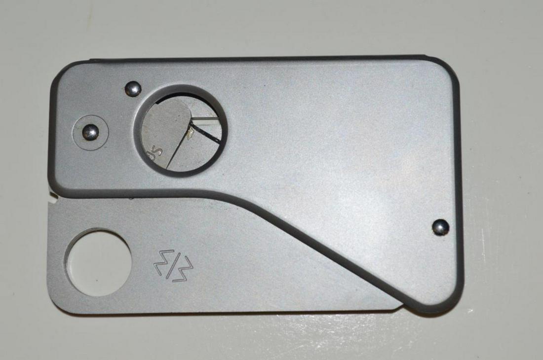 Spyderco AUS-6 Credit Card Knife like New in Box: Spyderco AUS-6 Credit Card Knife like New in Box Smooth Edge Discontinued & Hard to Find. This knife is uncarried & has never been sharpened. 6 3/16 open length. Closed size is 3 3/8" x 2 1/8". The bo