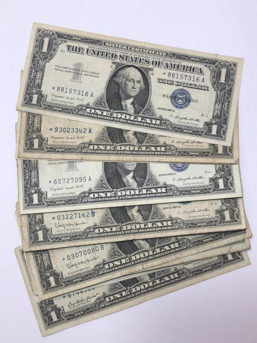 Pack 25 $1 Silver Certificate STAR Currency Notes: Pack of 25 $1 One Dollar Silver Certificate STAR Currency Notes range in grade from very used to About Uncirculated. Each one has a STAR designation, indicating it was a replacement note. Popular amon