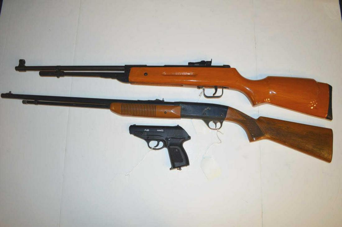 Group of Pellet BB Weapons, Daisy Heddon, Gamo: Group of Pellet BB Weapons Daisy-Heddon, Gamo & Unmarked. This listing will include a vintage Daisy Heddon slide action model 572 BB rifle. Made in Rogers Arkansas USA. Action works completely, did no