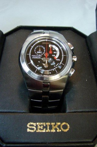 Man's Seiko Kinetic Chronograph Watch: Man's Seiko Kinetic Chronograph Watch