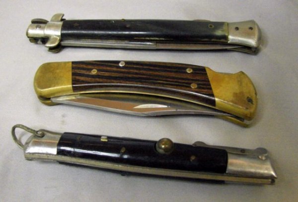 Lot of 3 vintage Knives: Lot of 3 vintage knives - switchblade and pocket knives.