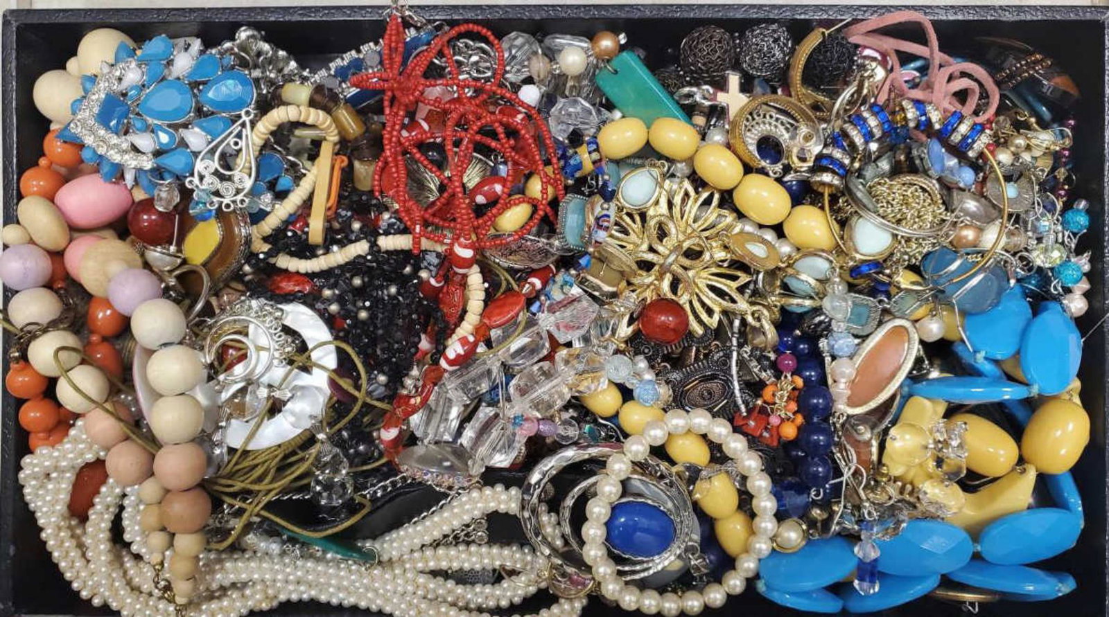 Large lot of costume jewelry: Large lot of costume jewelry including beaded necklaces, large pendants, bracelets, stud earrings, hoop earrings, large collar necklace and much more.
