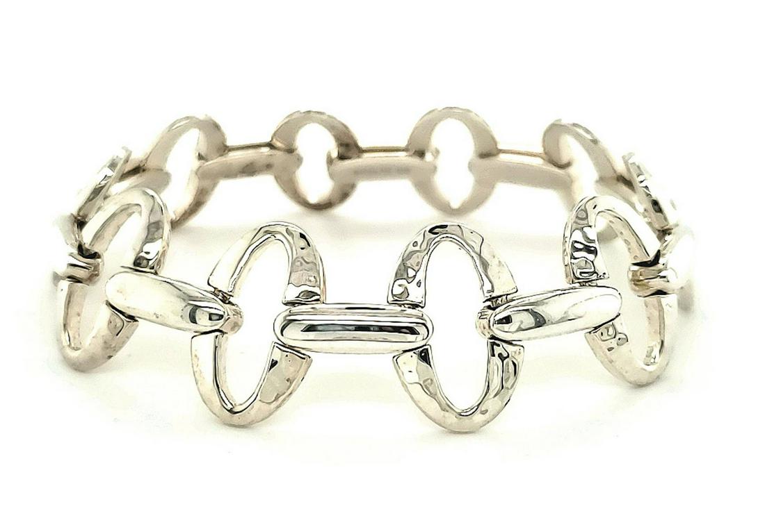 Sterling Ippolita Hammered oval link bracelet: Ladies sterling silver Ippolita oval hammered link bracelet featuring hammered texture oval links separated by bar links. Length 7 3/4". Weight 39.5 grams.