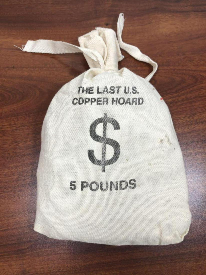5 Pound Canvas Bag of Old Copper Pennies: 5 Pound Canvas Bag of Old Copper Pennies consisting of pre-1982 Lincoln Cents, when they were made of 95% copper. Housed in a canvas bag that says "The Last US Copper Hoard, 5 Pounds".