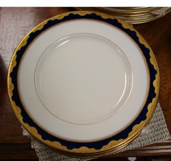 8 Minton 8" Dessert Plates made for Tiffany & Co.: 8 Minton Dessert or Salad Plates, 8" in diameter, made for Tiffany & Co. New York, with a cobalt blue and gold rim; no chips or cracks.