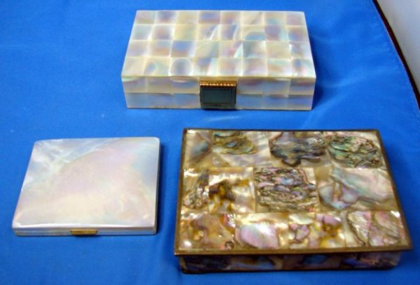 2 Mother of Pearl Compacts, Cigarette Case, cruet+: Two vintage mother of pearl compacts, a Mexican abalone cigarette case, crystal cruet with stopper, Adrian Designs perfume bottle and a Lalique Flacons Collection pour Homme.