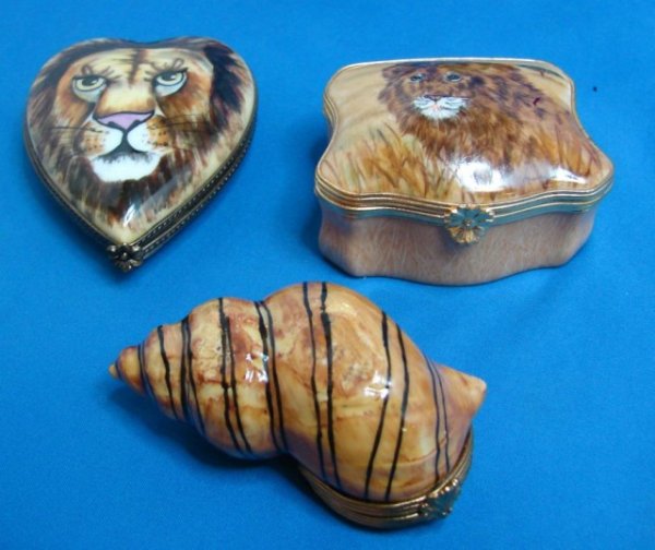 3 Limoges boxes - two lions & seashell: Lot of 3 Limoges boxes, two featuring lions and one a seashell, no chips or cracks. Lion box is 2 1/2" x 1 1/4".