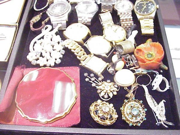 Lot of costume jewelry/pens/watches/compact - 3
