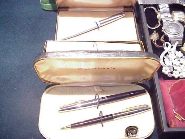 Lot of costume jewelry/pens/watches/compact - 4