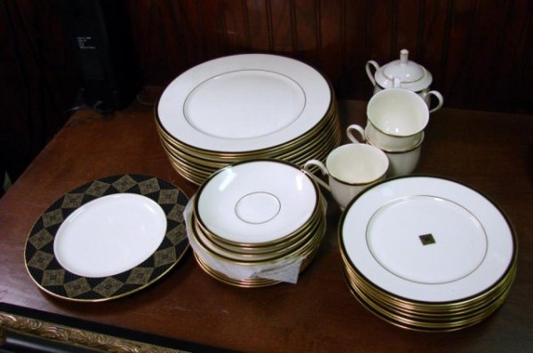 38 pcs. Lenox China Urban Lights: 38 pcs. of Lenox China Urban Lights pattern, no chips or scratches, 10 each dinner, salad and bread & butter plates, 3 cups and saucers, 1 sugar bowl, 1 accent plate.