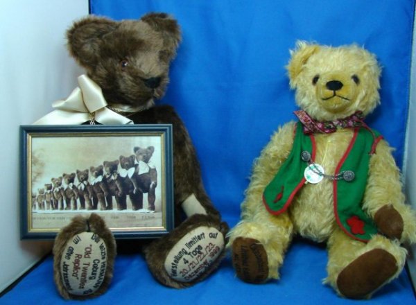2 Hermann Bears - Coburg 1999 & Oktoberfest 1995: 2 Mohair bears with movable arms & legs: the last Hermann Bear Coburg, 1999, with picture, and Oktoberfest 1995; both in excellent condition with their tags & growlers intact.