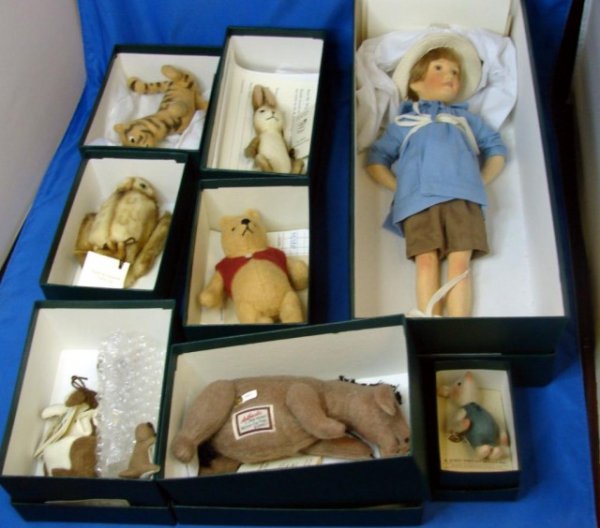 R. John Wright: 8 Pc. Pocket POOH Series NIB, #801: R. John Wright: 8 Pc. Pocket POOH Series NIB, all pieces from same ltd. ed#801/3500, incl. Christopher Robin, 12'' h., Pooh, 5'' h., Piglet, Owl, Kanga & Roo, Eeyore, Rabbit and Tigger, all new in box