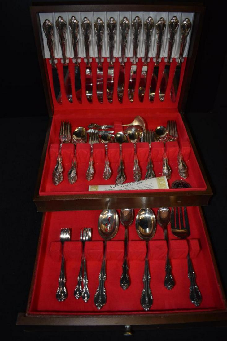Silver Plated Rogers Bros Flatware in Display Case: Silver Plated Rogers Bros. Silverplate Flatware Service For 12. Including several serving pieces. All in fitted wooden storage display box. Excellent condition, Forks, salad forks, seafood forks, kniv
