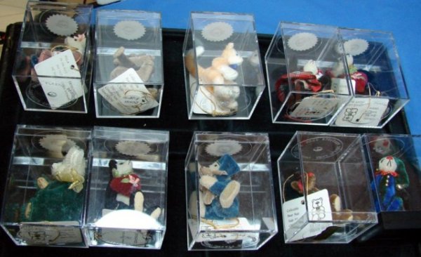 Lot of 10 Deb Canham Little Gem Teddy Bears: Lot of 10 Deb Canham Little Gem Teddy Bears in original plastic boxes with tags attached.