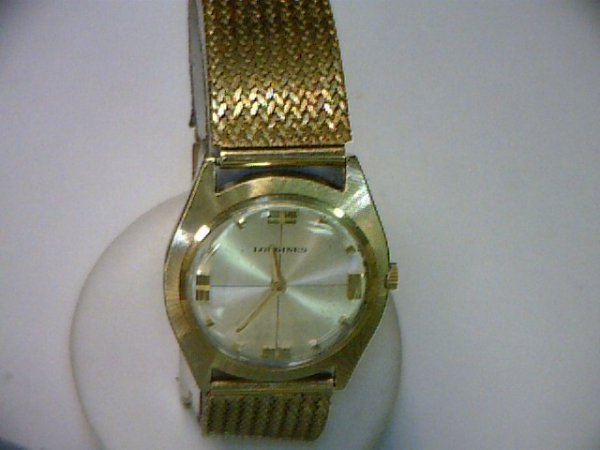 Man's 14kyg Longine watch: Man's 14kyg Longine watch 55 grams consisting of silver stick dial with smooth bezel, mechanical movement, and 18kyg mesh band. The mid size look makes it easy for the ladies to wear. Good running con