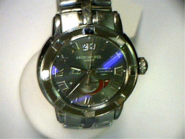 Man's Raymond Weil ss automatic watch: Man's Raymond Weil stainless automatic with power reserve, swiss movement, sapphire crystal and sapphire crown.