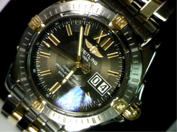 Man's Breitling Windrider Cockpit 2 tone watch: Man's Breitling Windrider Cockpit 18kyg and stainless with selfwinding automatic movement, sapphire non glare crystal, inter-directional bezel, dive to 300m and in excellent condition. Comes with orig