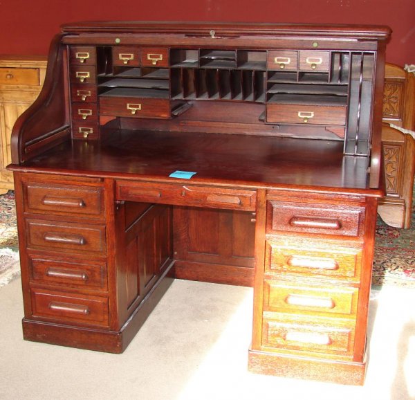 Beautiful Antique Oak Roll Top Desk circa 1930's: Beautiful Antique Oak Roll Top Desk finished with raised panel on all sides, circa 1925-30.