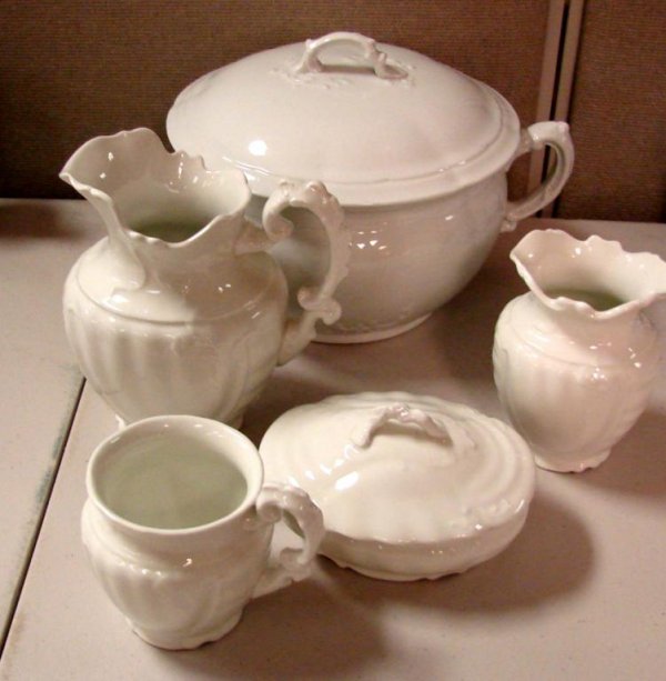 English Ironstone Chamber Pot, Pitcher, Mug +++: Lot of English Ironstone - Chamber Pot marked Alfred Meakin England, soap dish w/insert, toothbrush holder, pitcher and mug, no chips or cracks.