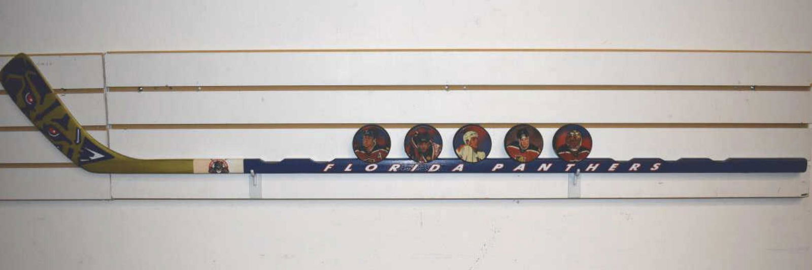 Florida Panthers Puck Holder, & 5 Litho Pucks (1 of 8)