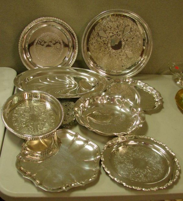 10 pcs Silver Plate Trays Rogers, Oneida ++: Lot of Silver Plate including a meat platter, heavy Rogers Bros. shallow bowl, Oneida tray, trivets, etc. All in excellent, polished condition.