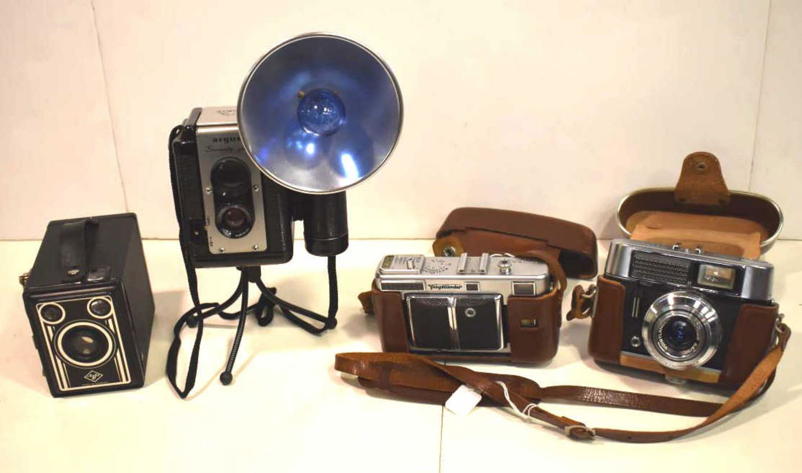 Lot Of Vintage Cameras (1 of 5)