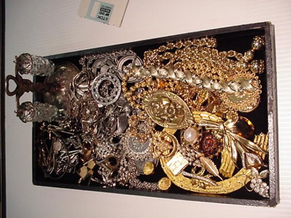Lot of costume jewelry salt/pepper shakers: Lot of costume jewelry including rings, earrings, pins, bracelets, necklacese and salt and pepper shakers in a grape design.