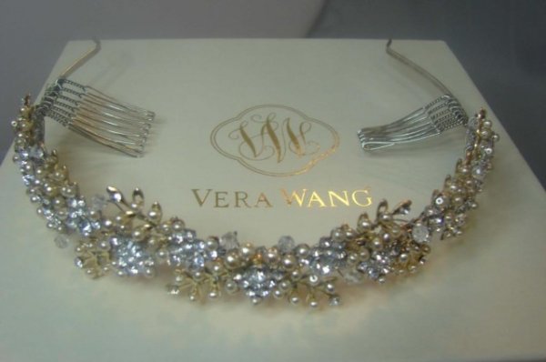 Vera Wang Tiara - excellent condition w/orig.box: Vera Wang Tiara - in excellent condition with original box.