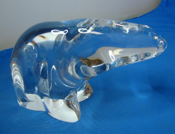 Steuben Crystal Polar Bear: Steuben Crystal Polar Bear, 7" long, no chips or scratches.