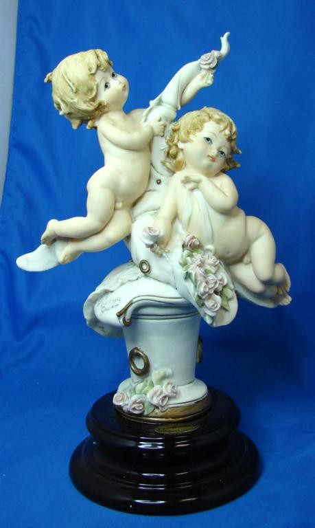 Florence Fig. Giuseppe Armani Cherubs with Flowers: Florence Fig. by Giuseppe Armani - Cherubs with Flowers "Puttini Con Fiori", approx. 10" h, with original box and packing, #0186-C, no chips, cracks or scratches.