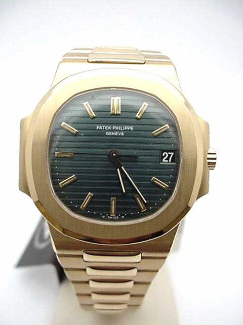 Man's 18kyg Patek Philippe Nautilus watch: Man's 18kyg Patek Philippe Nautilus watch circa 1984 with 335 sc movement #1424414, dark green gold and tritium dial with date indicator, case, bezel and band in satin and high polished finishes. Come