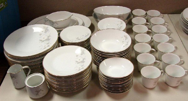 Noritake China in the Grace Pattern Svc. for 12: Noritake China in the Grace Pattern: 12 ea. dinner plates (1 chip), salad & dessert plates, soup/cereal & fruit bowls, 14 cups, 13 saucers, 1 lg. & 1 med. platter, oval bowl, round bowl, gravy dish, s